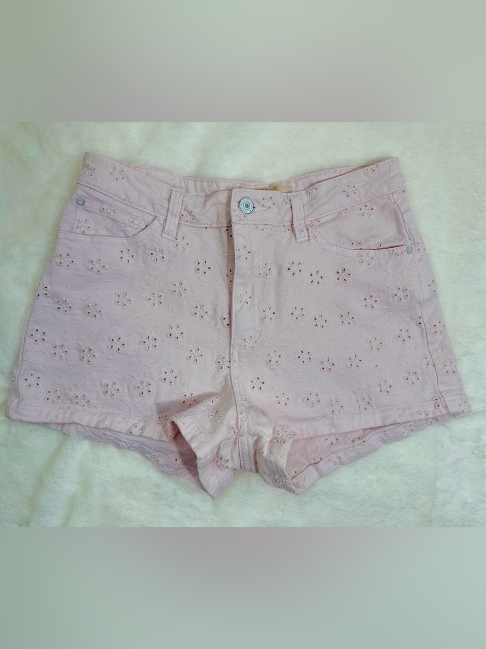 Guess Women’s Claudia Eyelet Denim Shorts Size 26 Mid Rise Stretch Floral